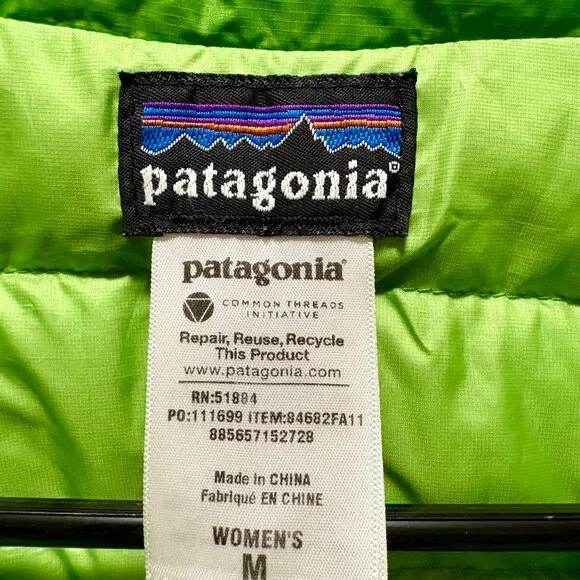 Patagonia Women's Down Sweater Jacket - Size Medium - Picture 5 of 7